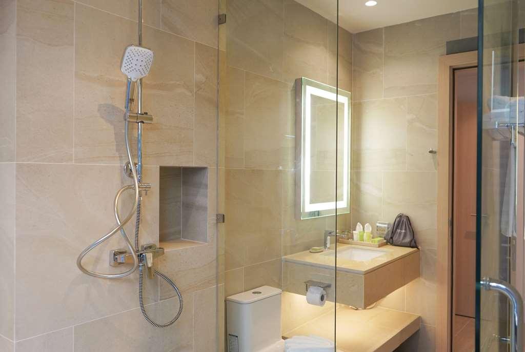 Wyndham Garden Naithon Phuket Hotel Стая снимка